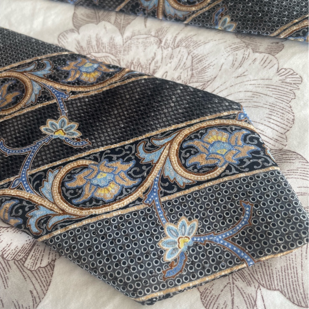 Robert Talbott Carmel 100% Silk Hand Sewn Tie Dark Floral Office‎ Career Blue